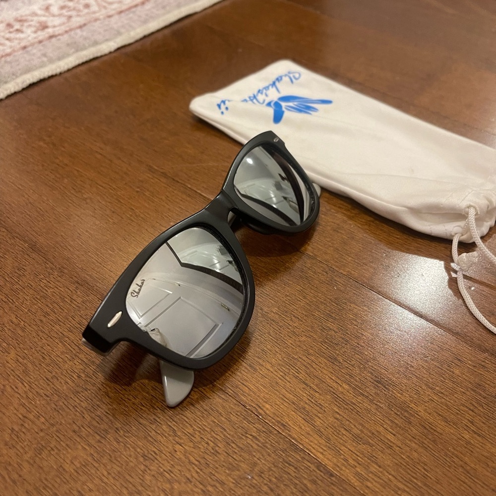 OS | Shaka’s Hawaii Sunglasses in Black and Gray